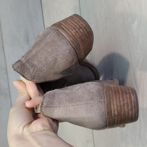 Lucky Brand "Like New"Fahmida Taupe/Fawn Ankle Suede Booties shoes sz 8.5 - Picture 6 of 14